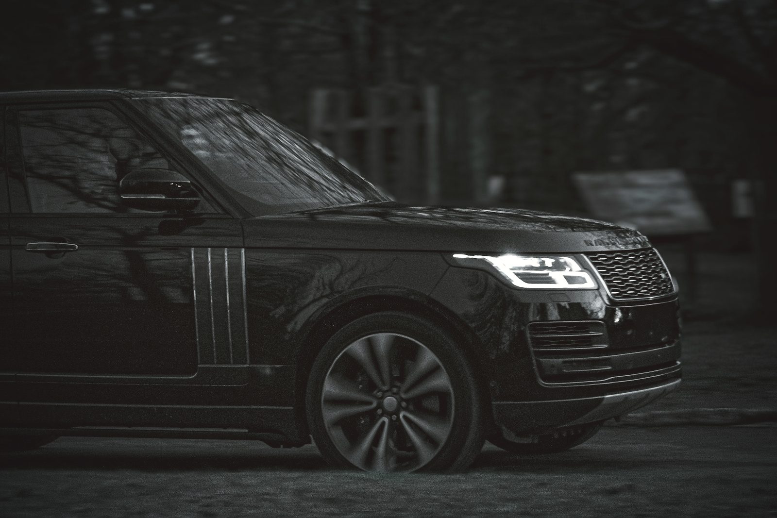 Executive SUV — Range Rover, Mercedes-Benz GLE or equivalent